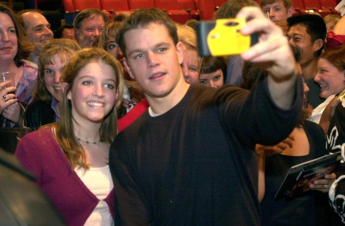 Matt Damon worked the crowd, shaking hands, signing autographs, having his photo taken - and taking a few, too - in a benefit for the Boise Contemporary Theatre. "I think he's an amazing actor," said 14-year-old Shea Hall after her photo with Damon. "I'm an actress, too. I'm so glad to meet him." Damon and producer Frank Marshal were in town to introduce the charity advance screening of "The Bourne Identity." (2002)