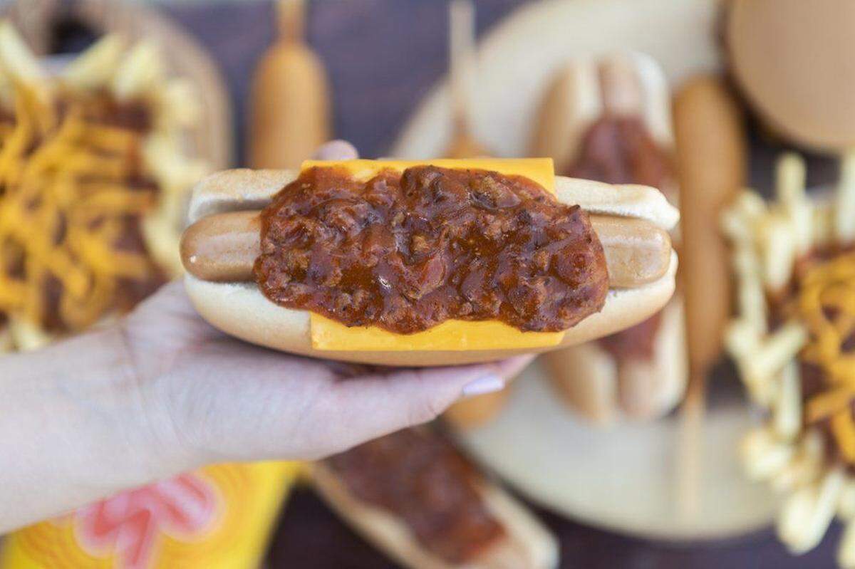 Wienerschnitzel has become the world’s largest hot dog chain thanks to fast-food temptations like this chili cheese dog.