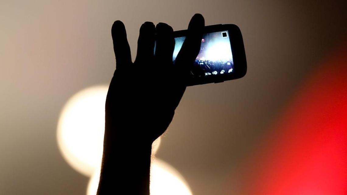 “Yo, put down your phone and watch the concert!”