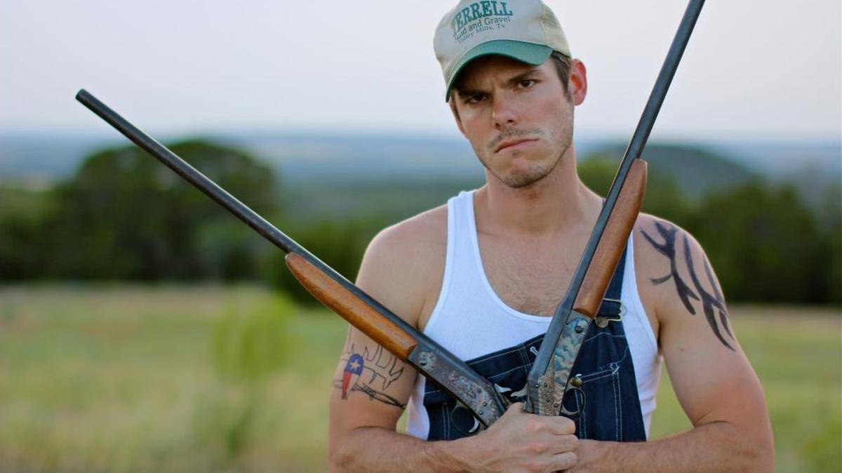 Country singer Granger Smith and his comedic alter ego, Earl Dibbles Jr. (pictured), will visit the Knitting Factory on Sunday, Jan. 17.