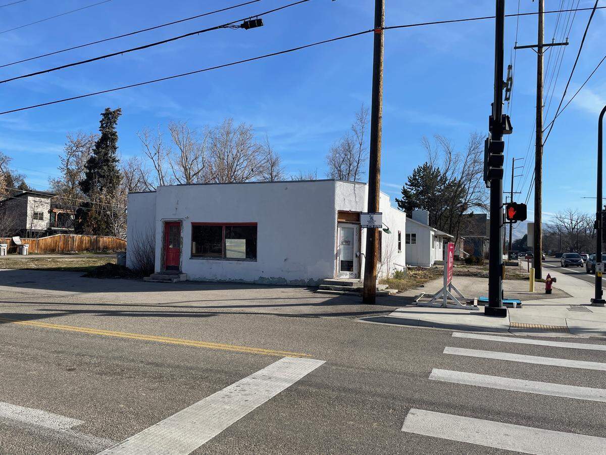 The Dusty Miller will take over a building kitty-corner from a Jacksons store at the intersection of Emerald and Garden streets.