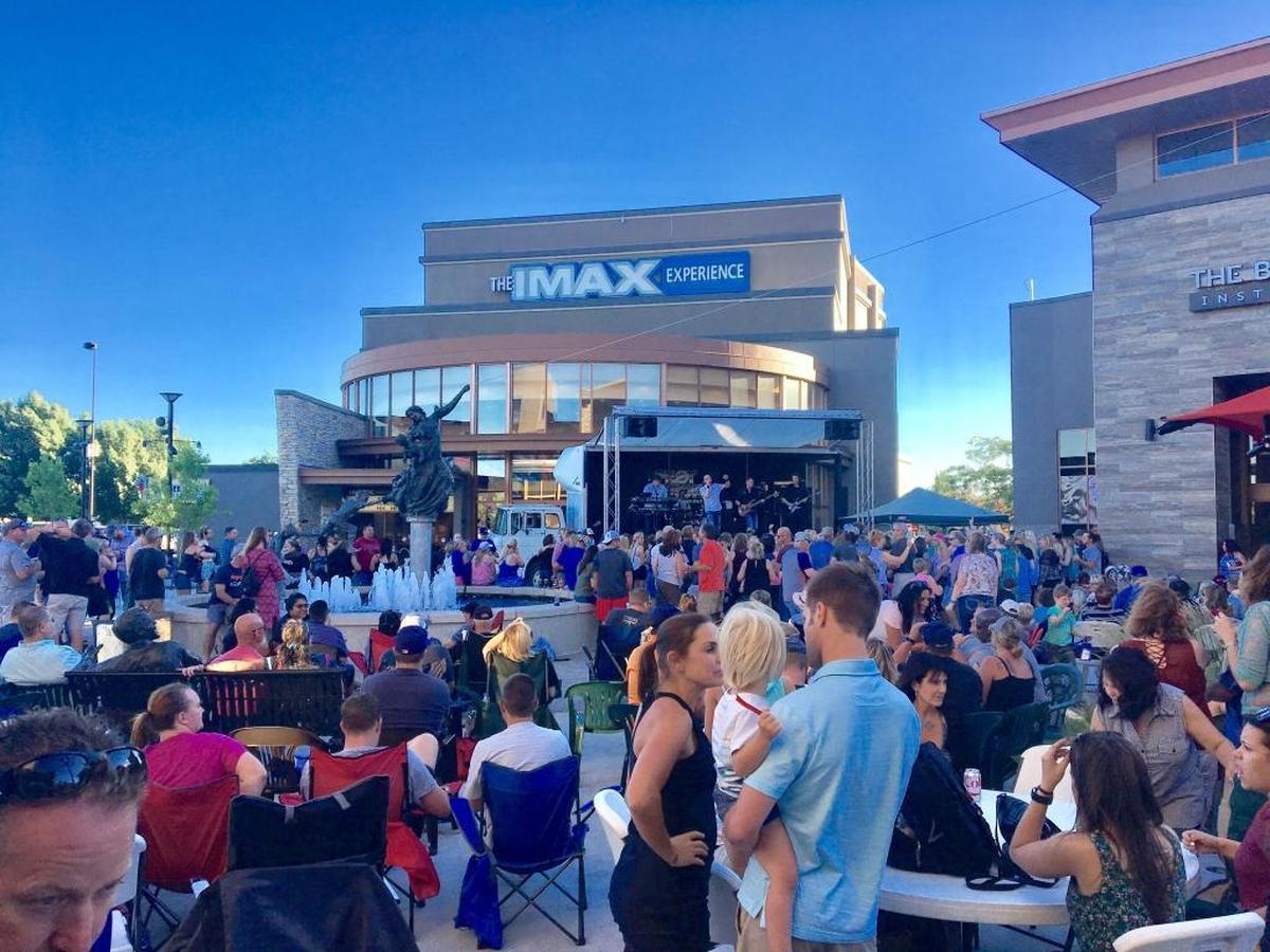 Thursday Thunder presents local bands — mostly playing cover songs — in the courtyard next to Edwards Imax.
