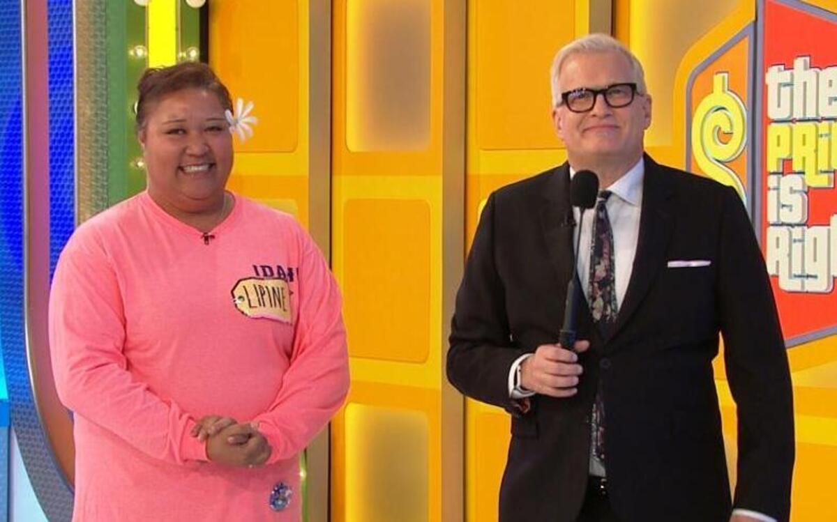 Lipine Mataafa, left, and Drew Carey, host of “The Price is Right.”