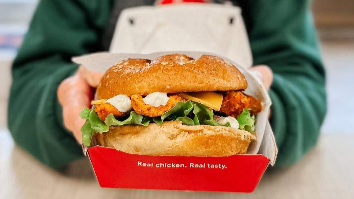 America’s 3rd largest fast-food chain opens 1st Eagle restaurant with free entrees