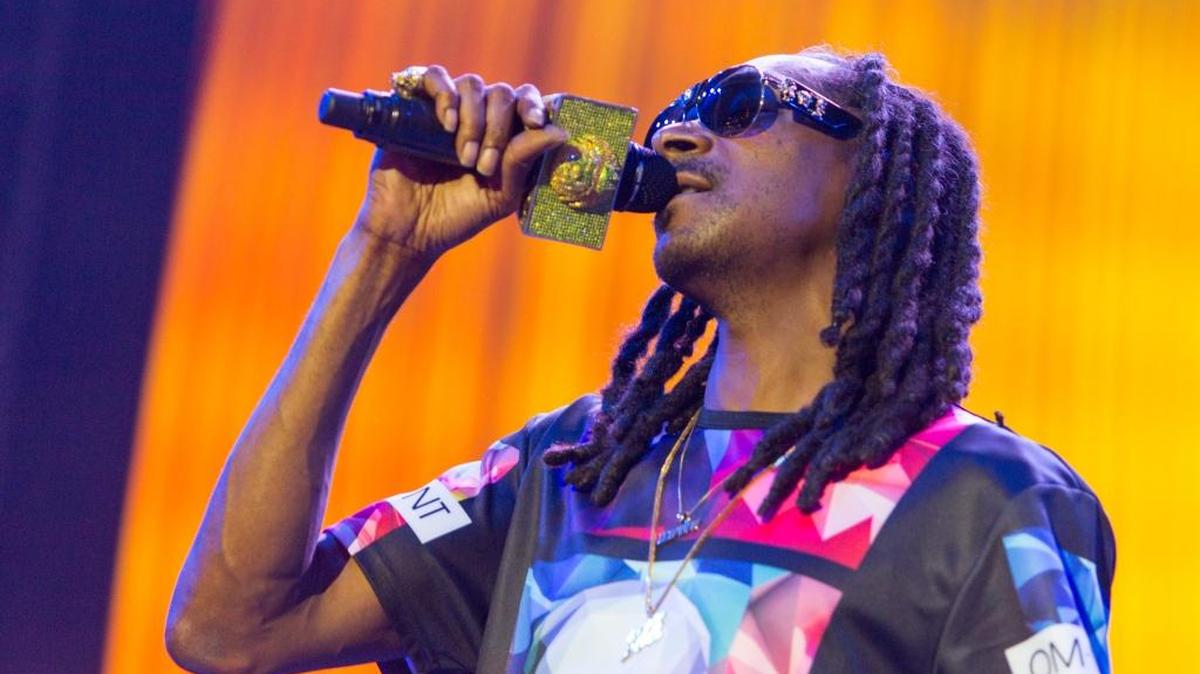 A microphone filled with gin and juice? Genius, Snoop.