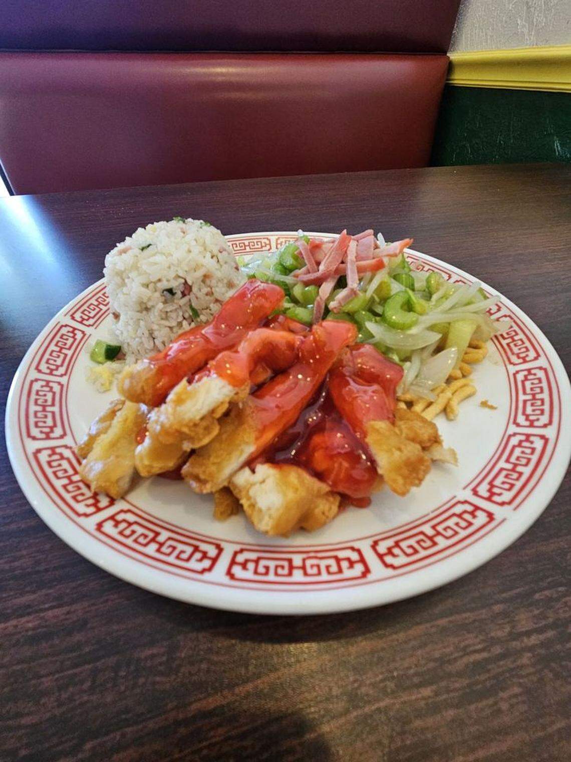 A lunch combination highlighted by Mandarin chicken.