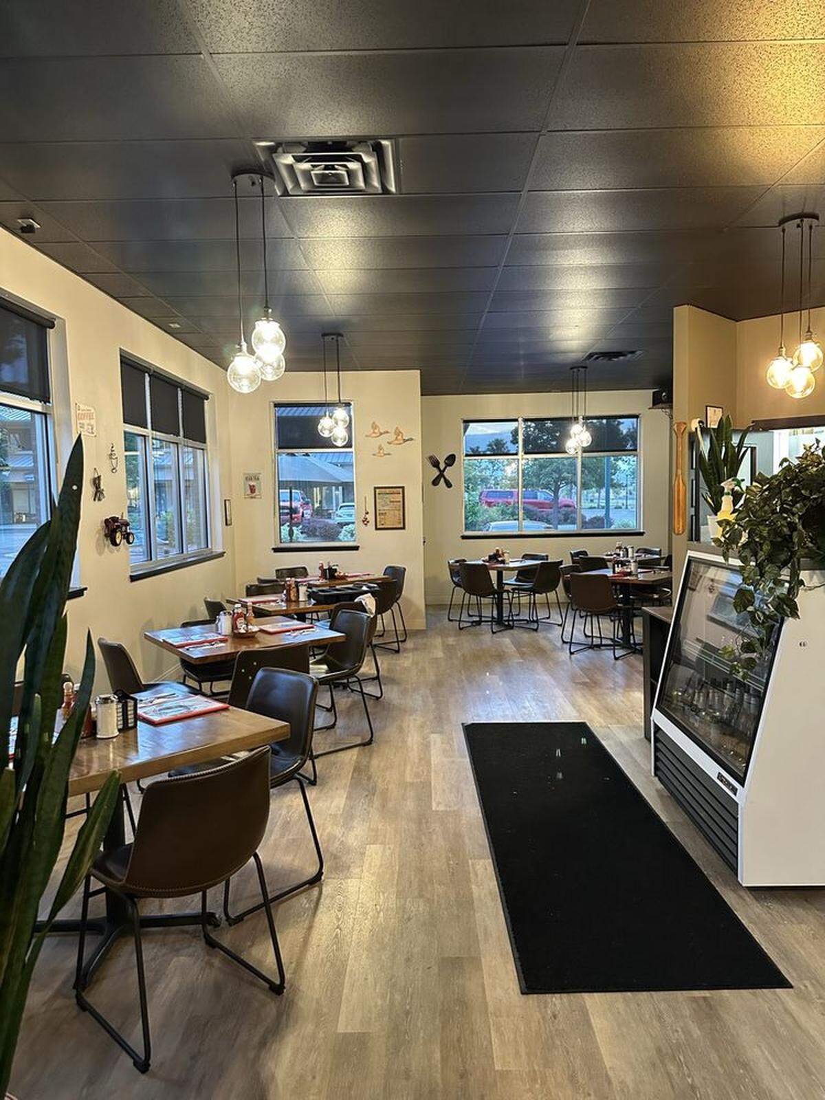 The Potholder offers cozy dining in a traditional cafe atmosphere.