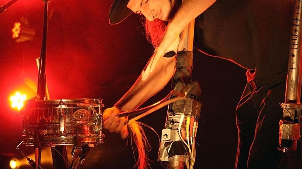 That 1 Guy performs on a self-made contraption he calls The Magic Pipe.