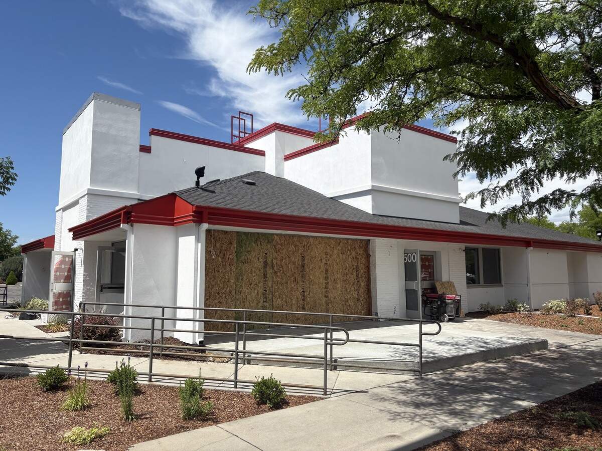 A former Carl’s Jr. building is being remodeled into a Dave’s Hot Chicken restaurant at 17th and State streets.