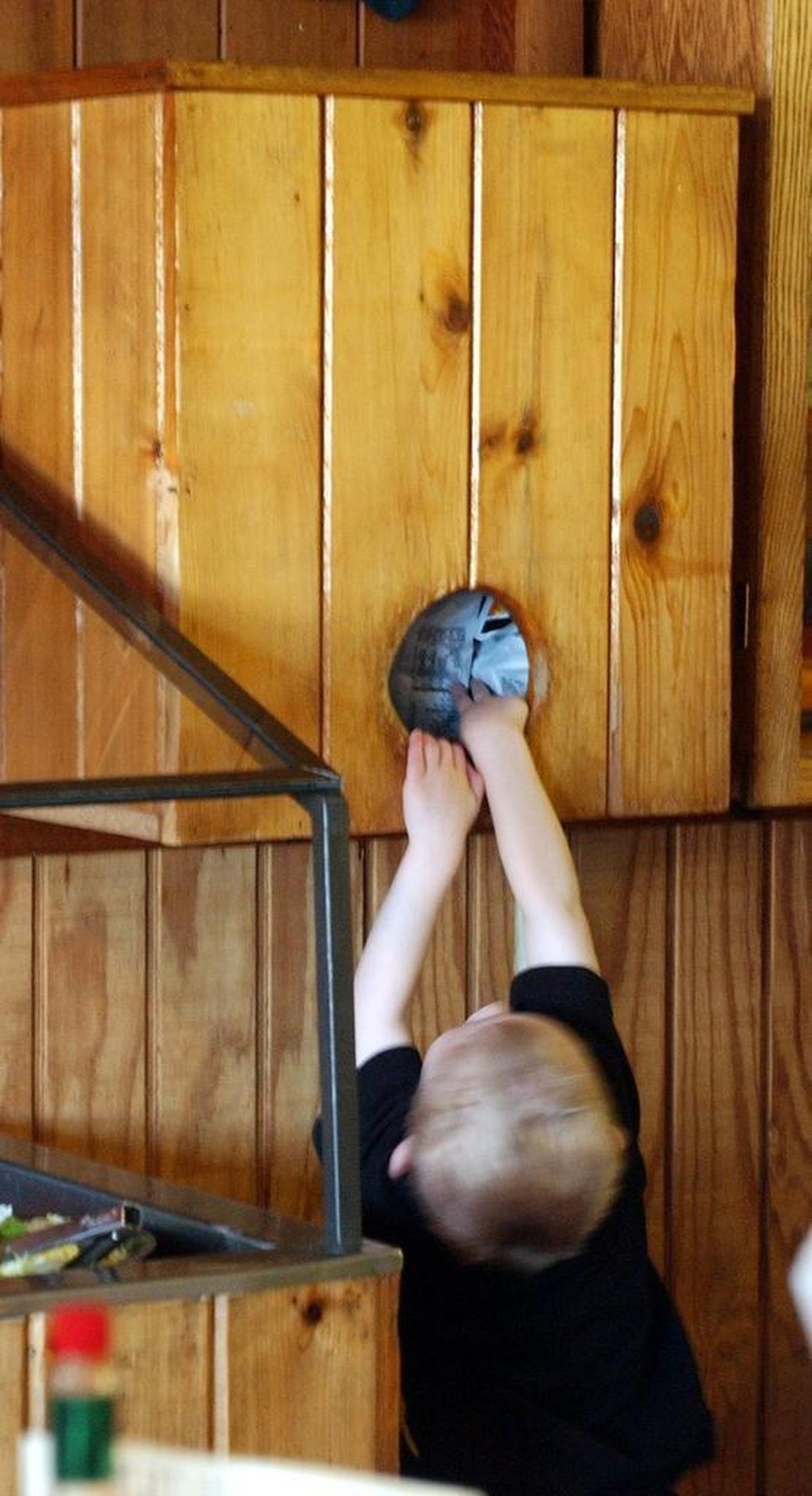 Grab those potato chips: A child digs in at Cobby’s.