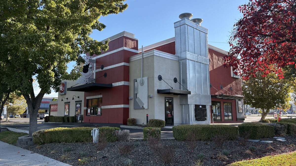 This Boise restaurant has stayed open late for years. Not now — it just closed