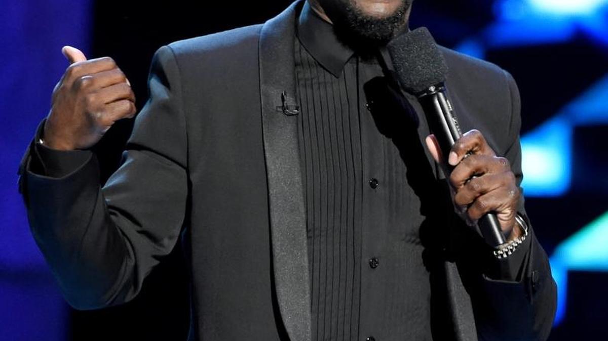 Host Kevin Hart speaks at the Comedy Central Roast of Justin Bieber at Sony Pictures Studios on Saturday, March 14, 2015, in Culver City, Calif.