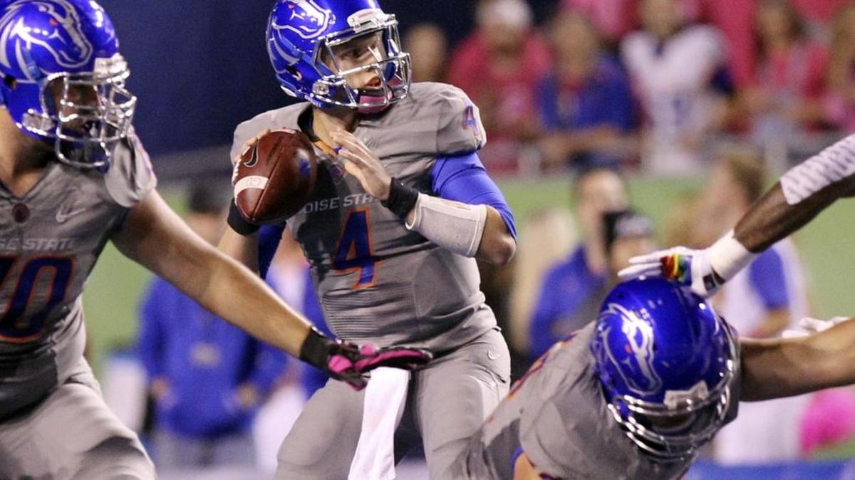 Boise State quarterback Brett Rypien throws a first-half touchdown pass to Chaz Anderson against Hawaii.