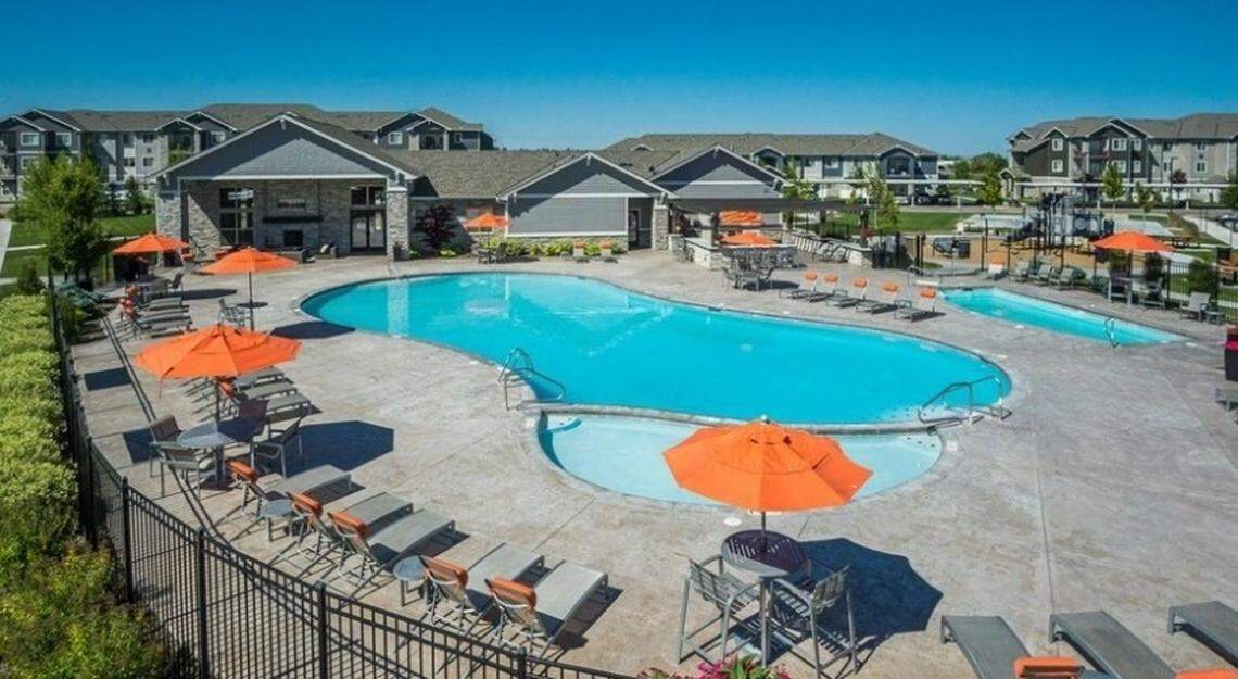 The pool at the Cortland at Ten Mile apartments.