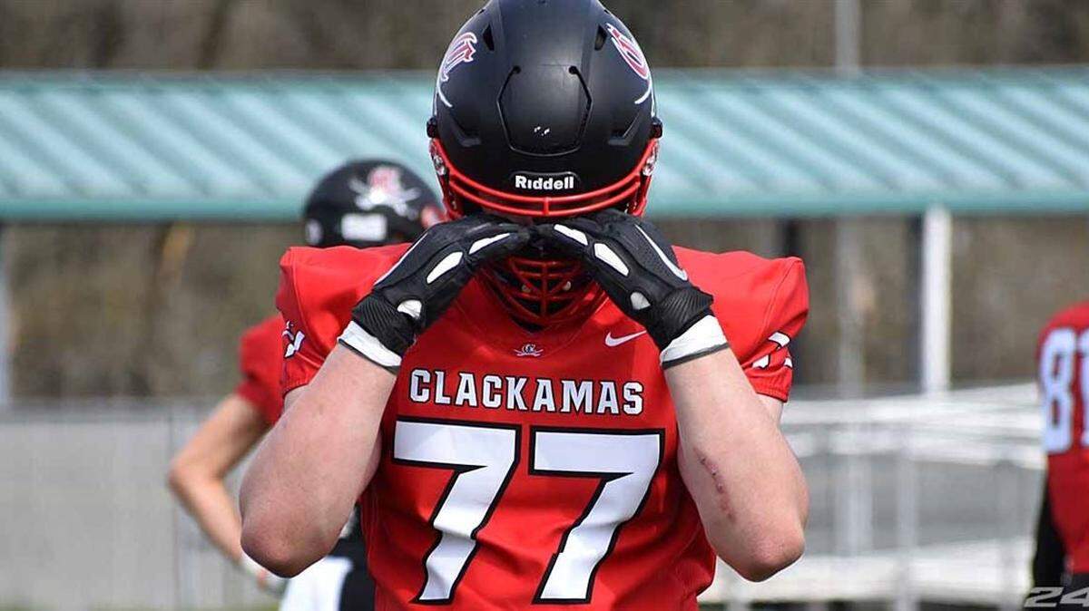 Offensive tackle Kage Casey verbally committed to Boise State on Thursday.