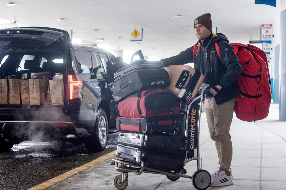Steven Junkermier picks up his luggage from Boise Airport on Tuesday, Dec. 28, 2021 after its arrival was delayed from Seattle-Tacoma International Airport the day before.