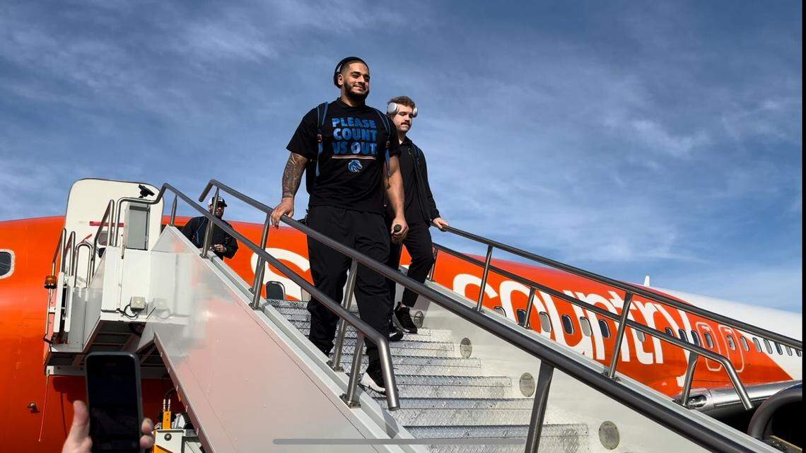 Boise State lands in Phoenix for Fiesta Bowl. See the scene as Broncos tout a team message