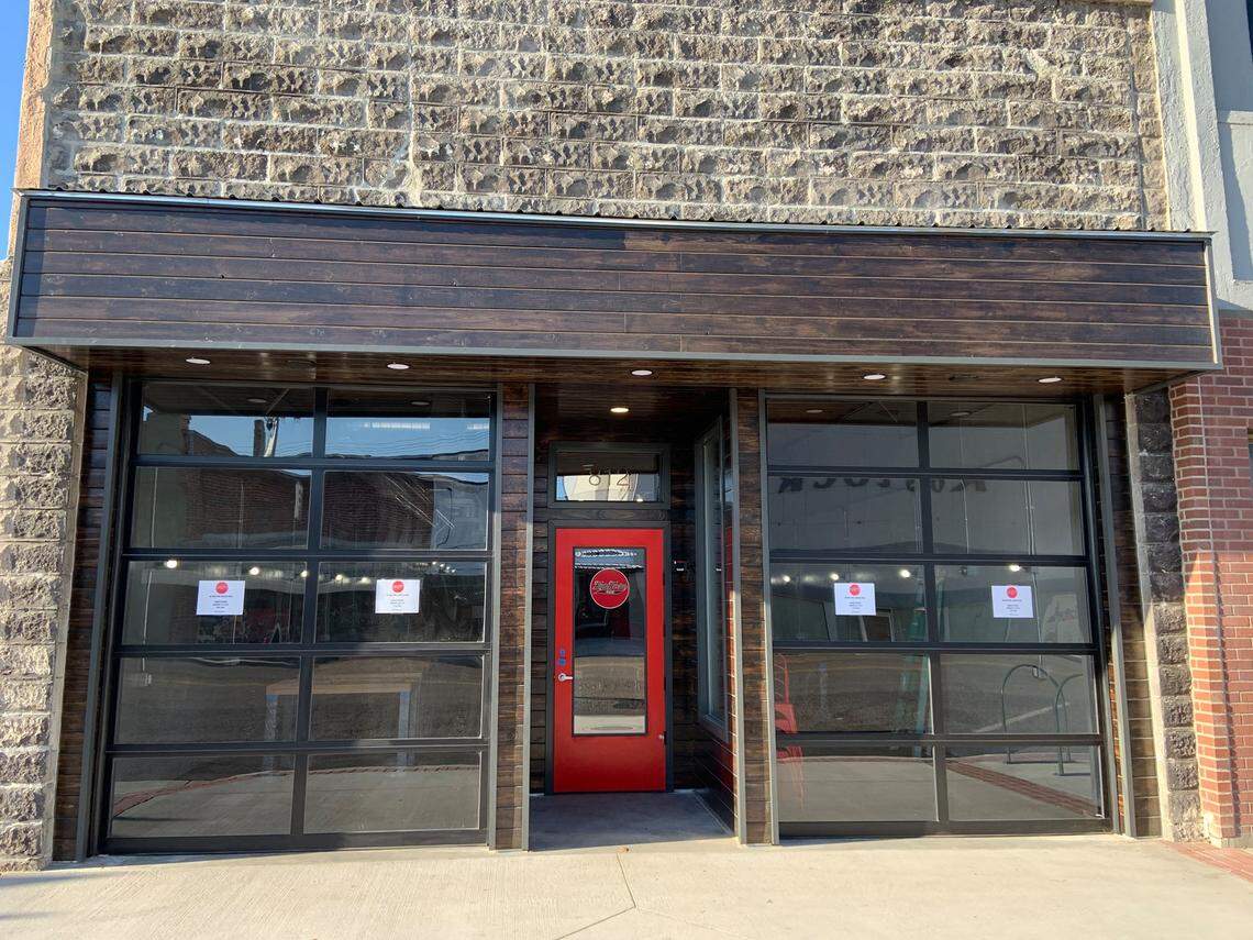 Eight Twelve Main was located next to Indian Creek Plaza.