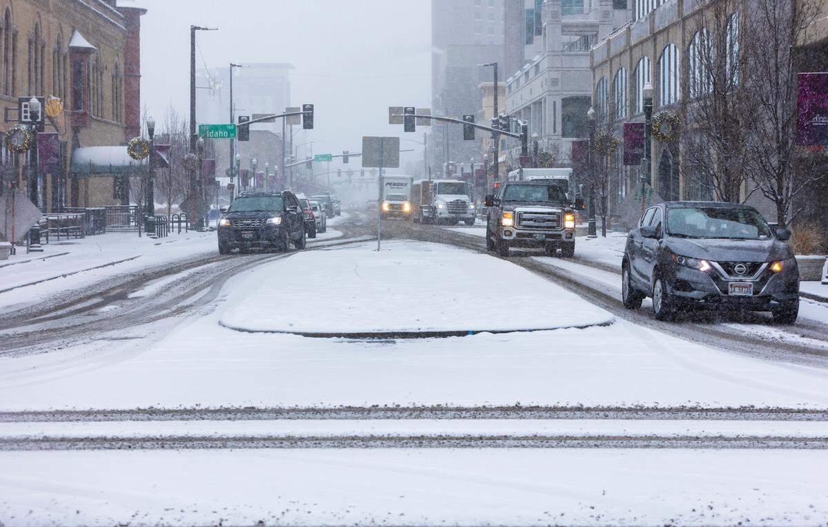 Snow accumulates on W. Bannock St. and N. Capitol Blvd. in downtown Boise on Wednesday, Dec. 29, 2021.