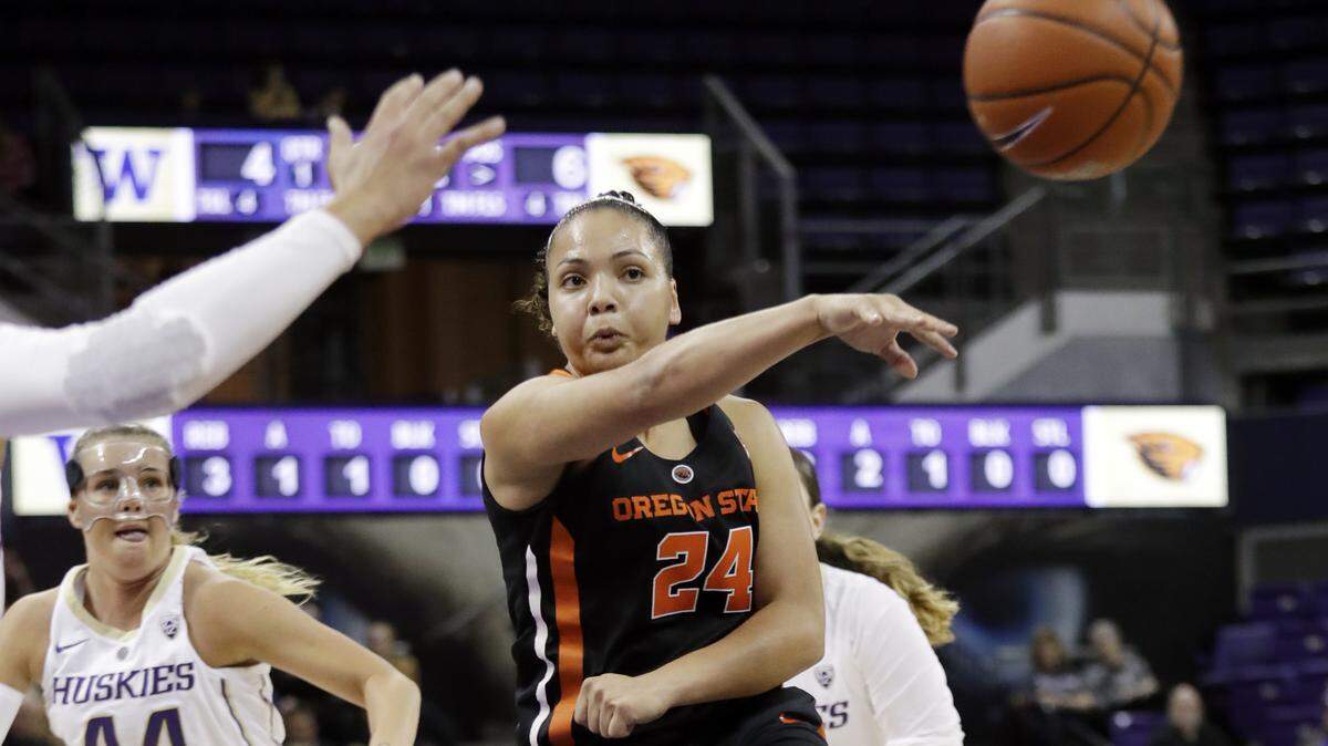 Oregon State’s Destiny Slocum in action against Washington in an NCAA college basketball game Friday, Jan. 25, 2019, in Seattle. Oregon State won 86-39. (AP Photo/Elaine Thompson)