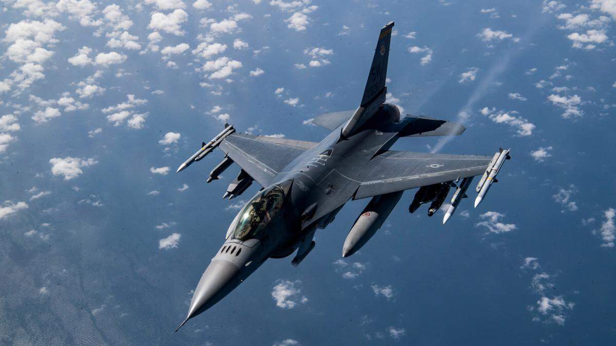 A U.S. Air Force F-16 Fighting Falcon flies over Afghanistan in 2020.