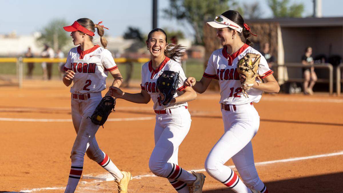 Owyhee senior Rylee Branch,m left, sophomore Kayden Steinmetz and junior Gianna Hernandez take their positions for the second inning of their 6A District Three softball tournament semifinals game against Mountain View at Owyhee, Tuesday, May 5, 2026.