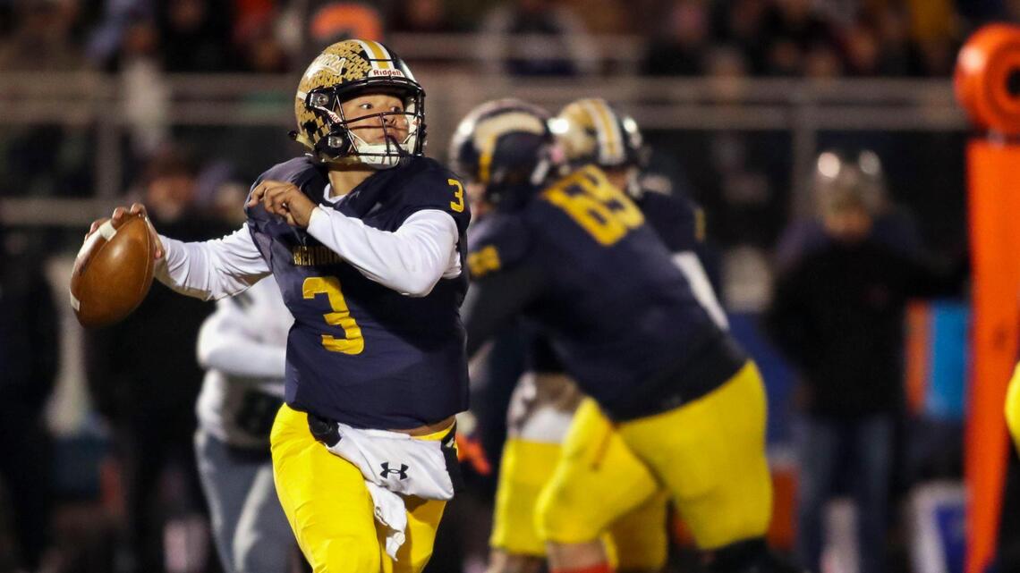5A SIC football preview: Ranking the favorites, contenders and top challengers in league