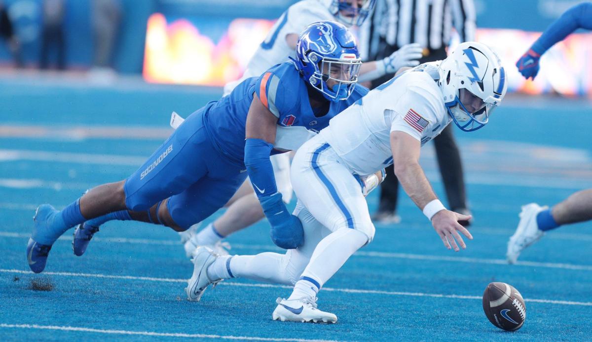 Boise State linebacker Andrew Simpson tackles Air Force running back Dylan Carson and forces a fumble last season. Simpson was named preseason All-Mountain West earlier this month.