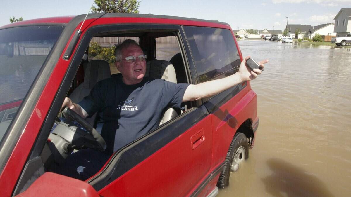 Kuna’s then-Mayor Dean Obray spent the day delivering bottled water and helping residents deal with flooding when canal banks were breached in June 2006.