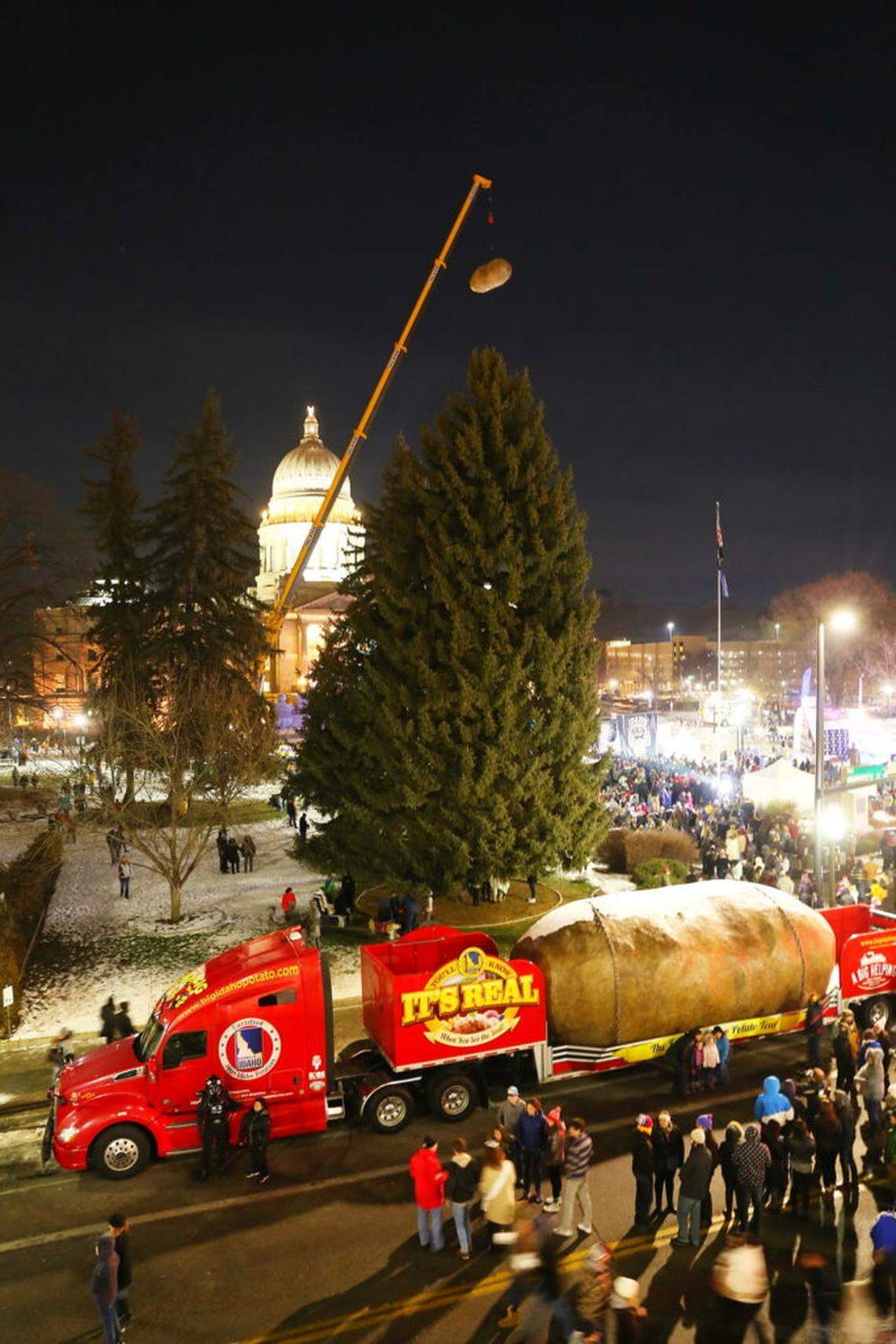 The Idaho Potato Drop will remain at the Capitol Mall in Boise this year, despite organizers threatening to move it to Nampa.