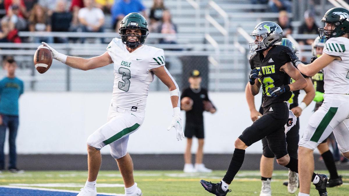 Eagle tight end Donovan Jones hauls in a 23-yard touchdown catch earlier this season at Mountain View. Jones leads the Mustangs into a first-round game against Borah in the 5A state playoff Friday.