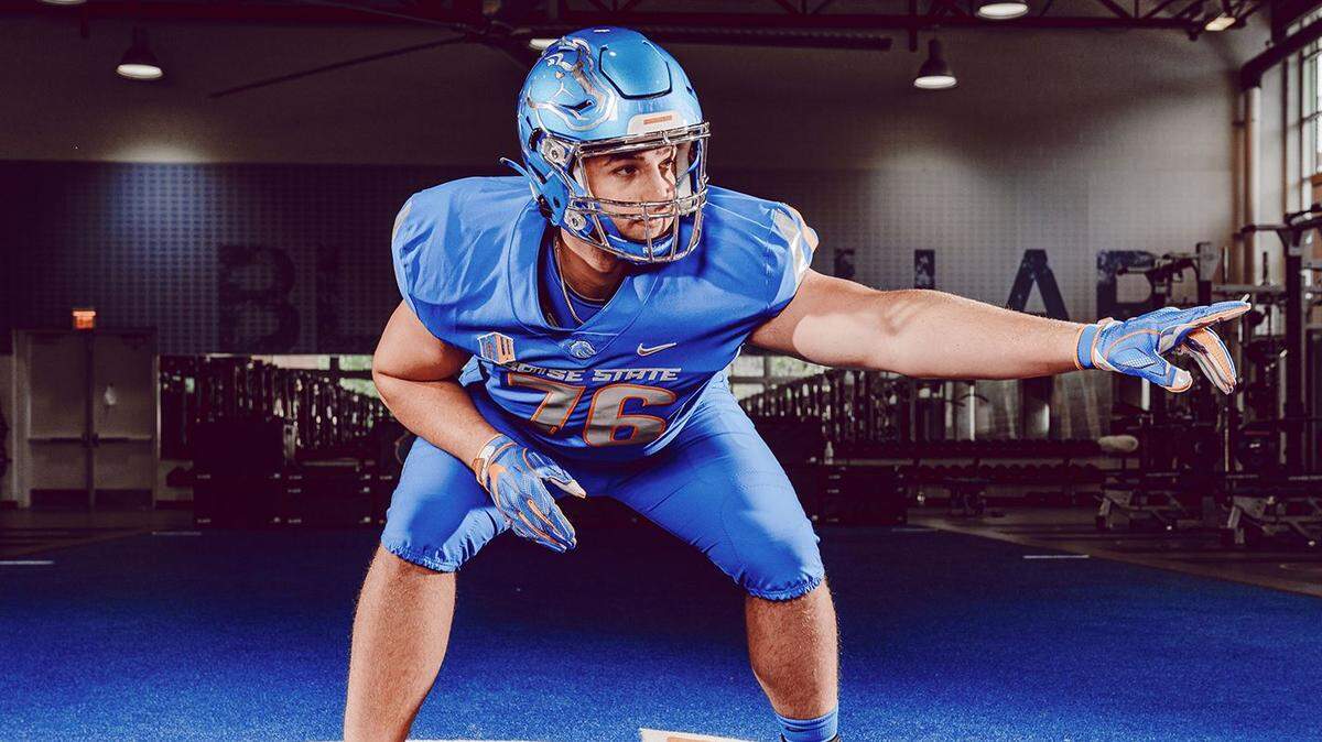 College of San Mateo offensive lineman Rick Moore will join the Boise State football team for the 2022 season.