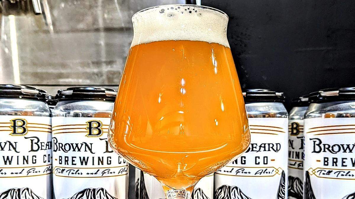 The new microbrewery will pour five of its own beers this weekend, plus offer guest handles.