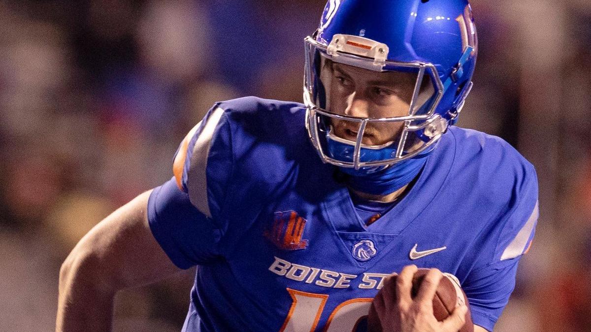 Boise State quarterback Jack Sears scores a rushing touchdown in the fourth quarter of the Broncos’ 37-0 win over New Mexico.