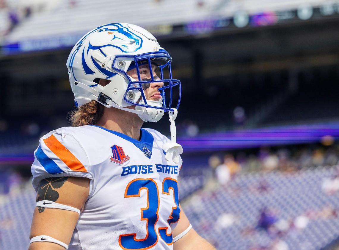 Boise State running back Tyler Crowe warms up.