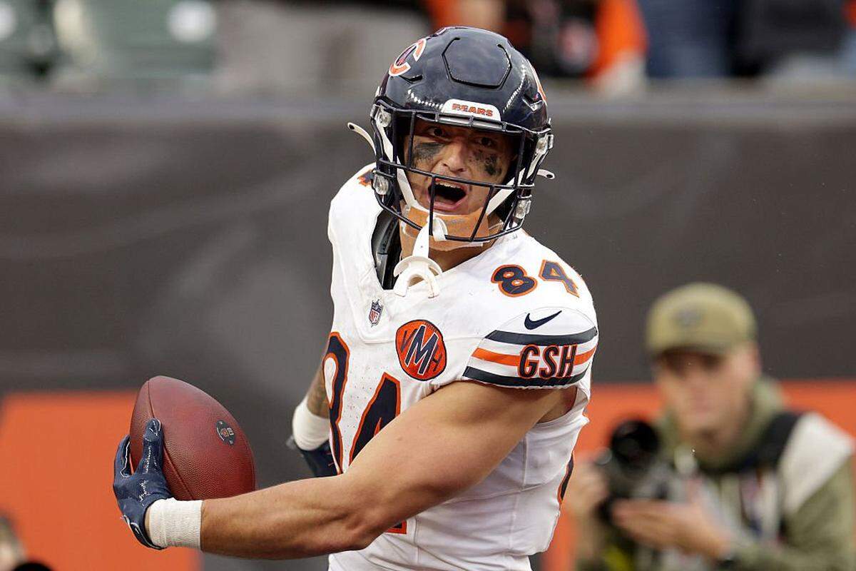 Chicago’s Colston Loveland celebrates a touchdown against the Cincinnati Bengals on Nov. 2 at Paycor Stadium in Cincinnati, Ohio.