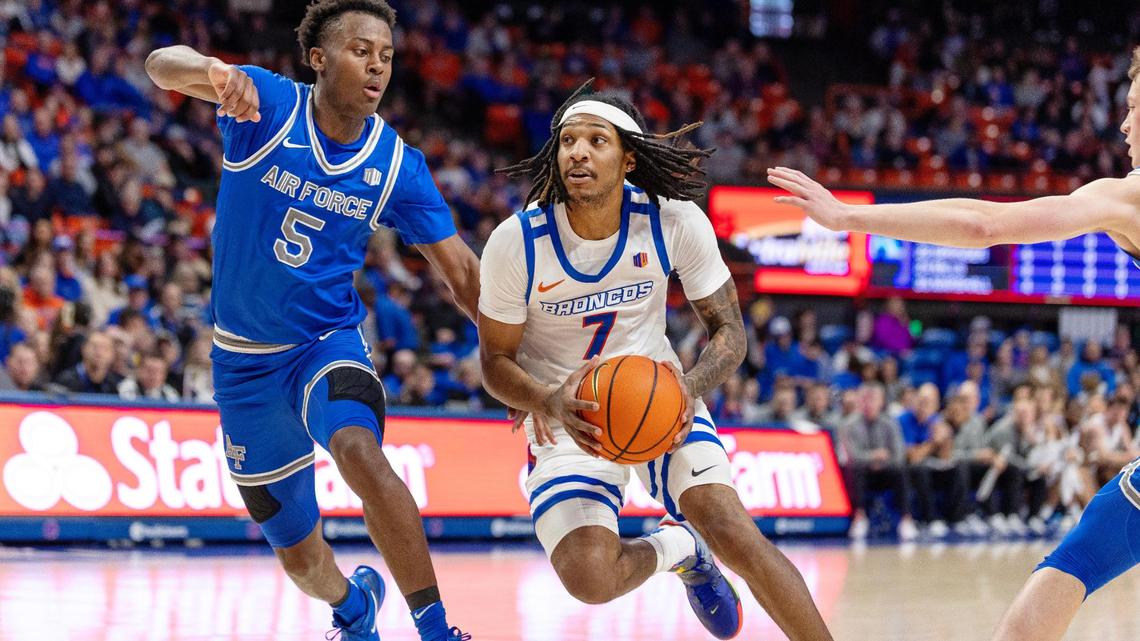 Boise State’s Chris Lockett Jr. dribbles the ball as Air Force’s Ethan Taylor, left, defends.