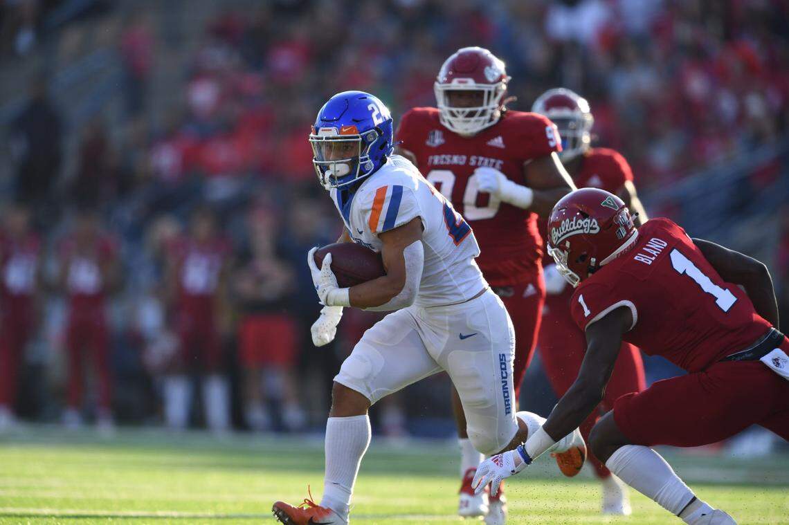 Boise State running back George Holani takes off during the Broncos’ win at Fresno State last season. It was one of three games in a row where he rushed for more than 100 yards.