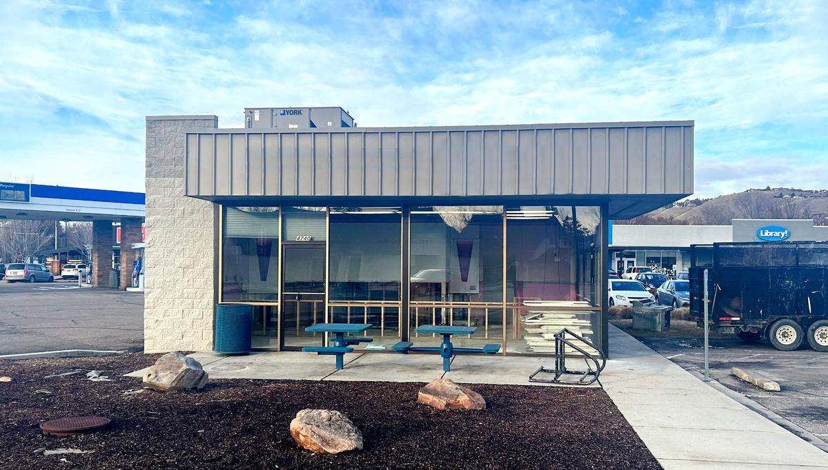 Other tenants at the Collister Shopping Center include Caffeina, Treasure Valley Skate, Library! at Collister and Dollar Tree.