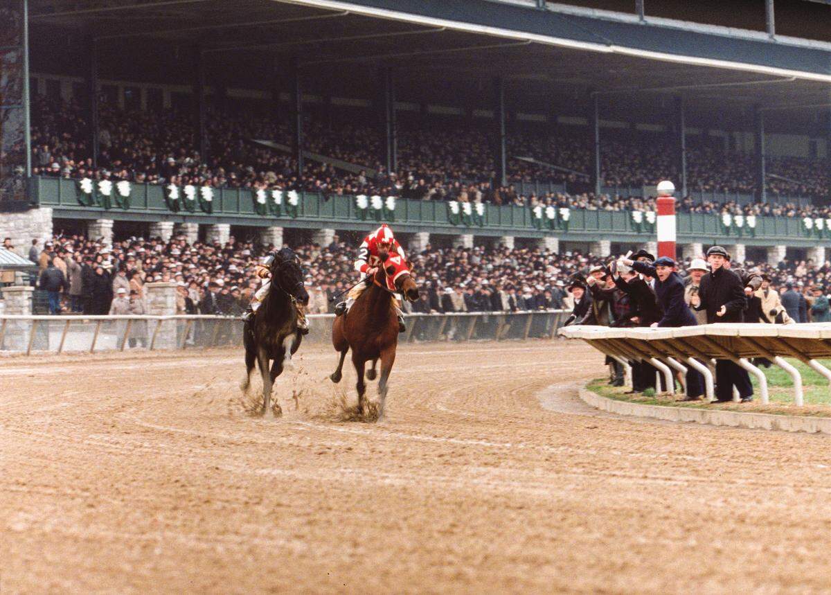 Gary Stevens did his own riding in the film “Seabiscuit.” Here Stevens, right, as George “The Iceman” Woolf takes on War Admiral and jockey Charley Kurtsinger (Chris McCarron) in a recreation of the fabled 1938 “Match Race.” Stevens won a George Woolf Memorial Award in 1996.