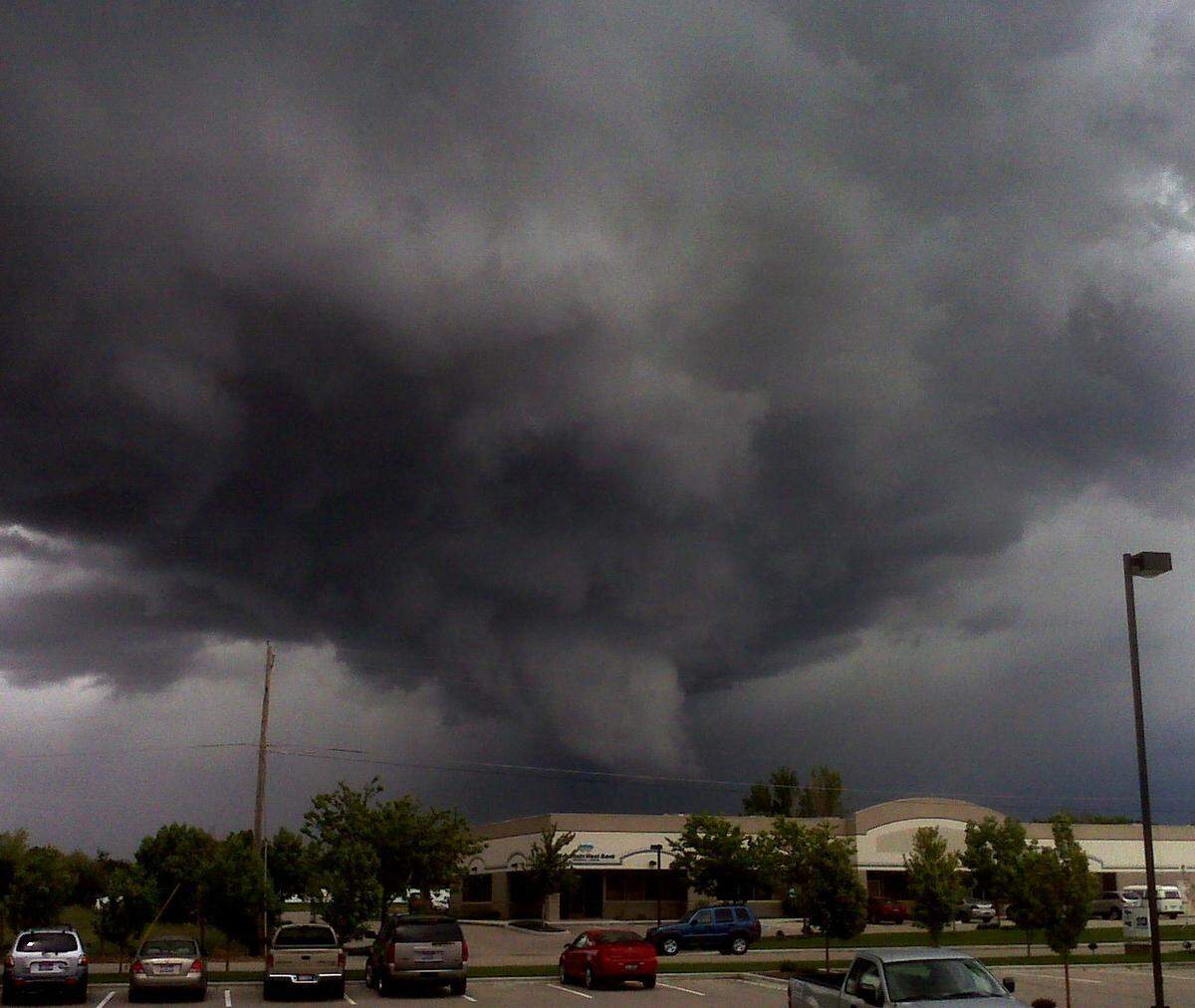 Funnel cloud over Boise, off I-84 and Eagle Road
