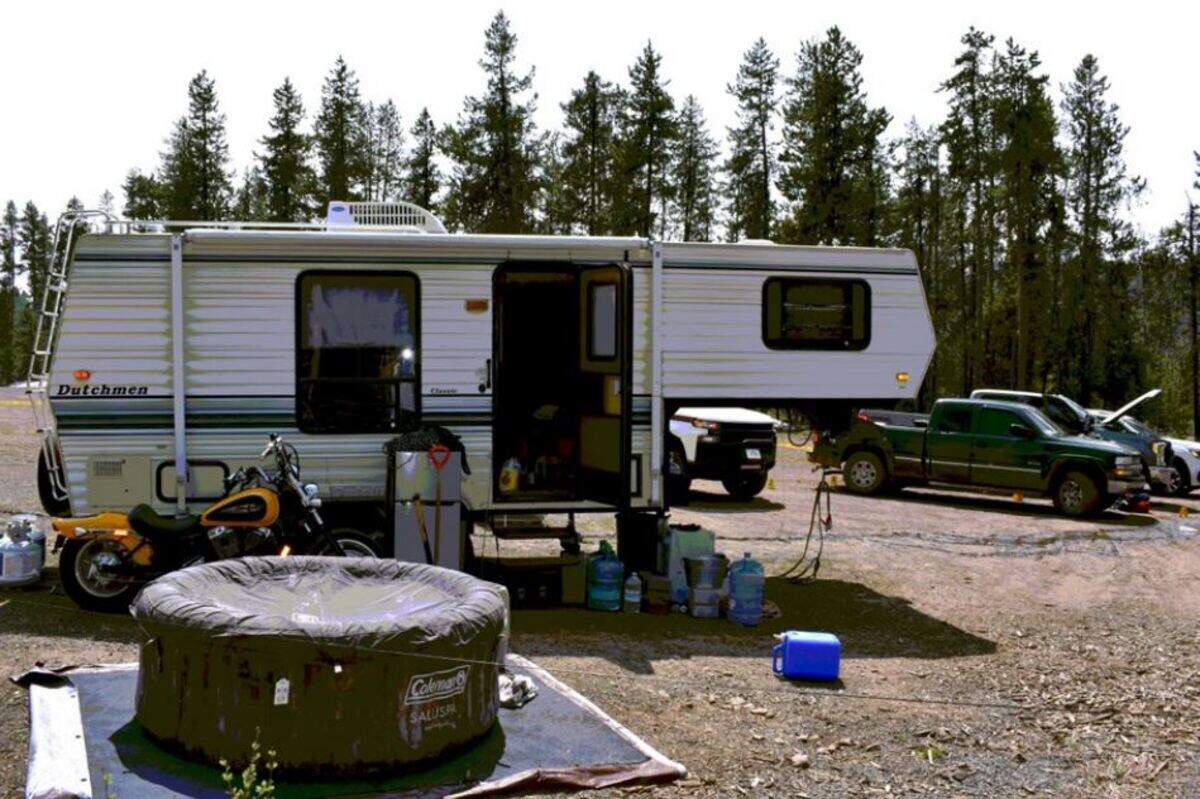 A photo shows the Roberts campsite near the West Face Trailhead.