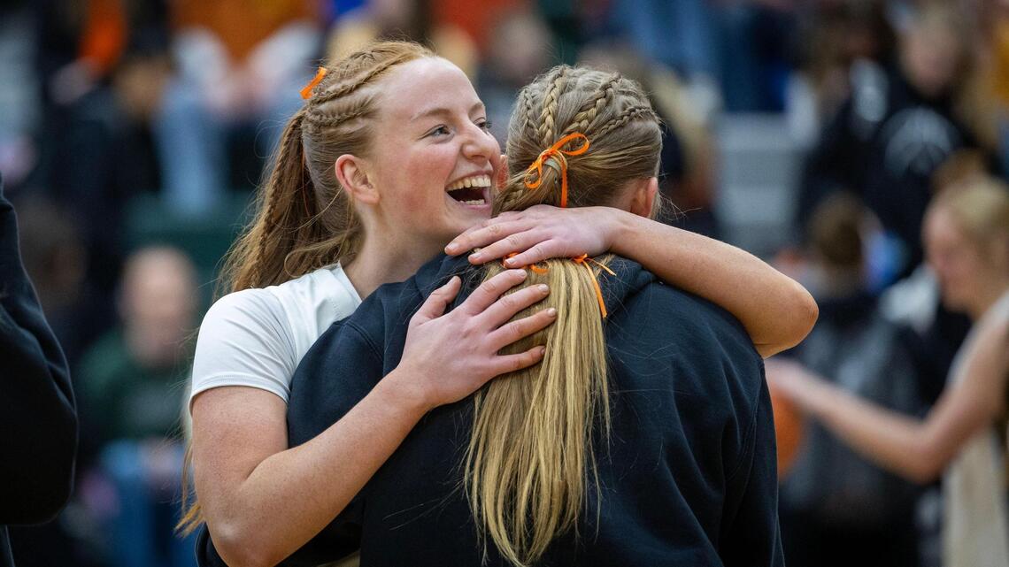 ‘They’re so strong.’ Leukemia took her mom. Eagle basketball went orange in her honor