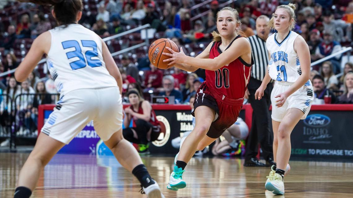 Council guard Rhianna Iveson, center, was voted the MVP for the 1A Division II Long Pin Conference by the league’s coaches.