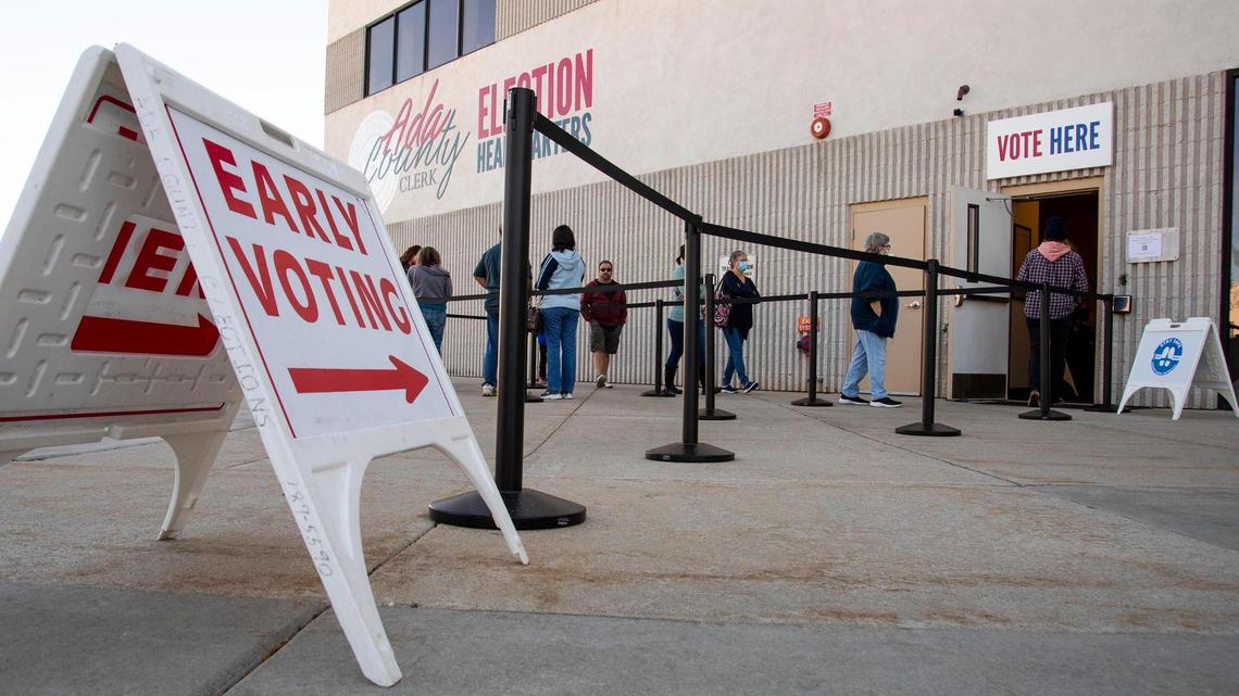 Voters line up at the Ada County Election Headquarters on Benjamin Lane in 2020. Early voting for November 2021 begins Oct. 19.