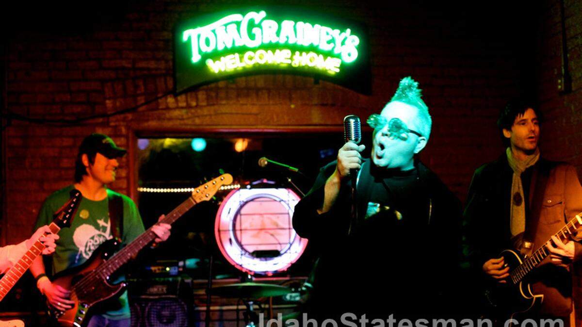A live band plays Grainey’s in this 2011 photo.