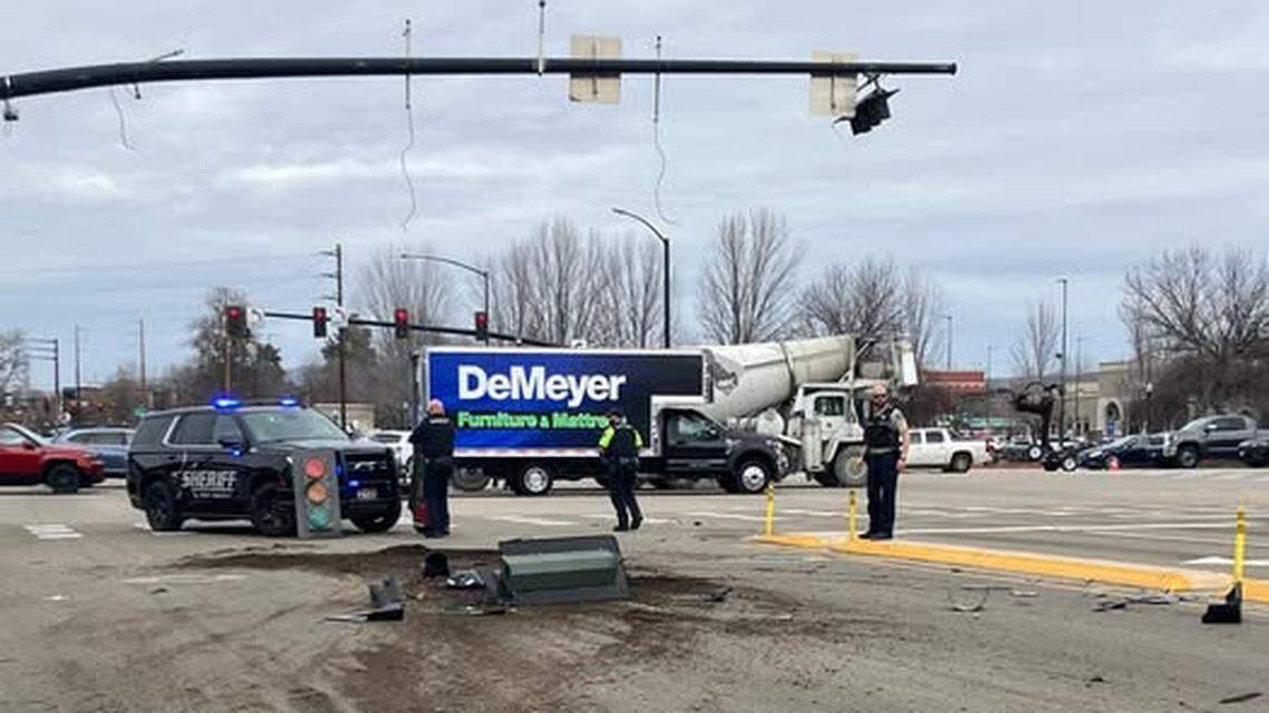 Truck topples traffic signal at busy Boise-area intersection, closing lanes
