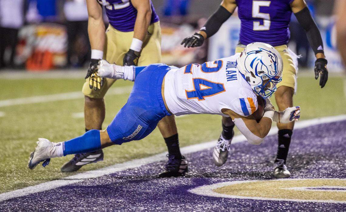 Boise State running back George Holani dives into the end zone in the third quarter for the Broncos’ only score against Washington in the Las Vegas Bowl on Saturday.