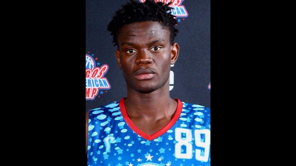 Sadraque Nganga of Compass Prep in Chandler, Arizona, announced his verbal commitment to the Boise State men’s basketball team Wednesday on Instagram.
