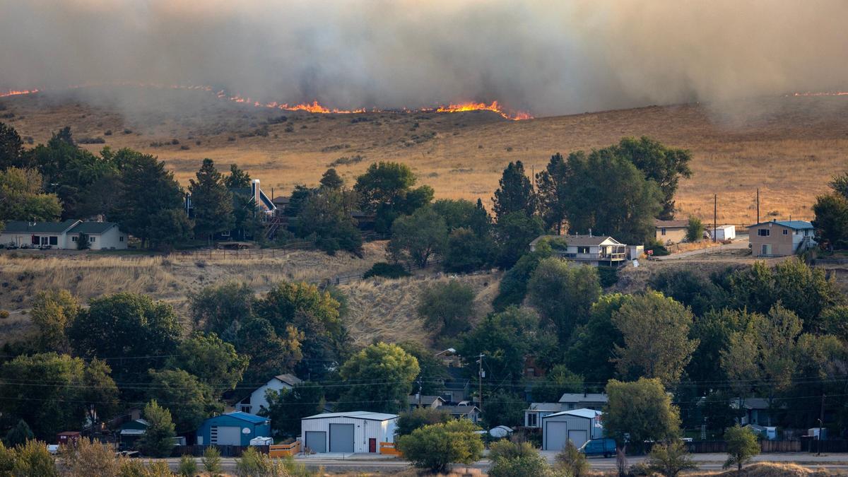 The Valley Fire burns Friday in the Boise Foothills near subdivisions along Warm Springs Avenue.